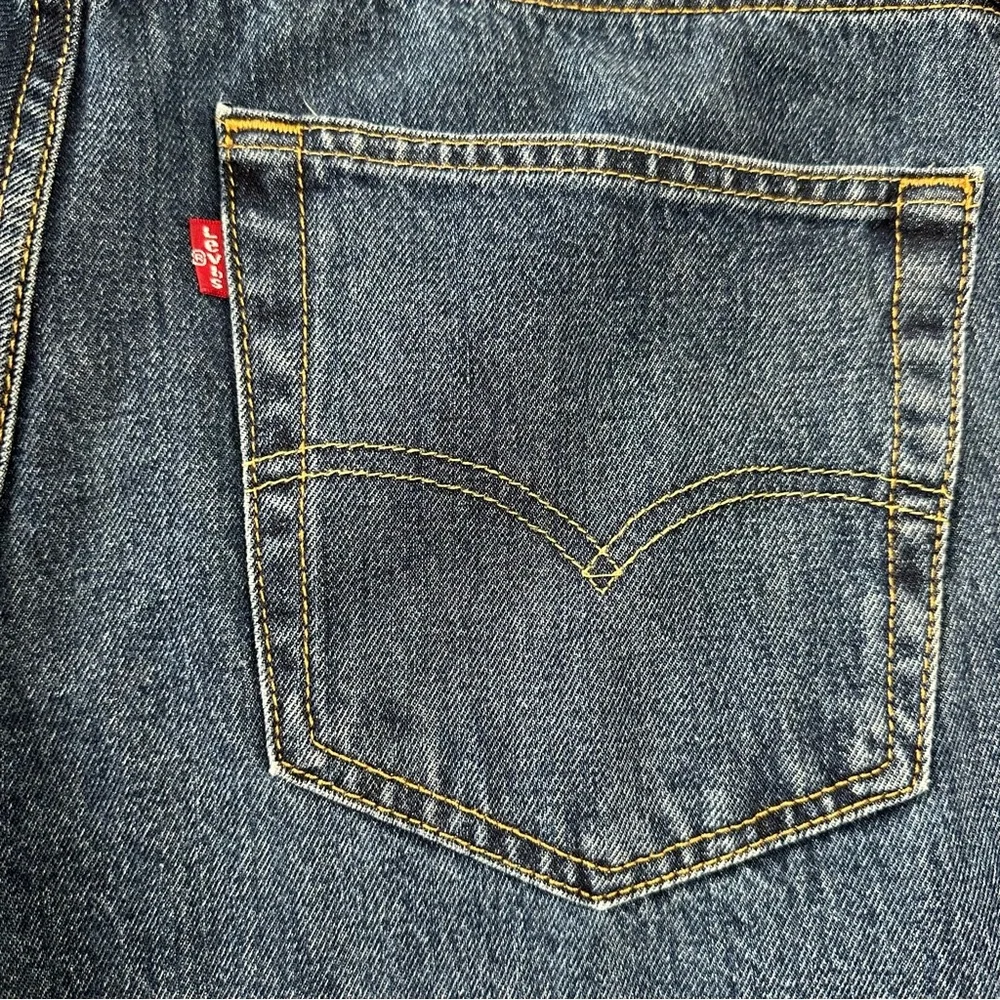 Levi’s men’s size 36/34 550‎ dark wash straight leg denim jeans